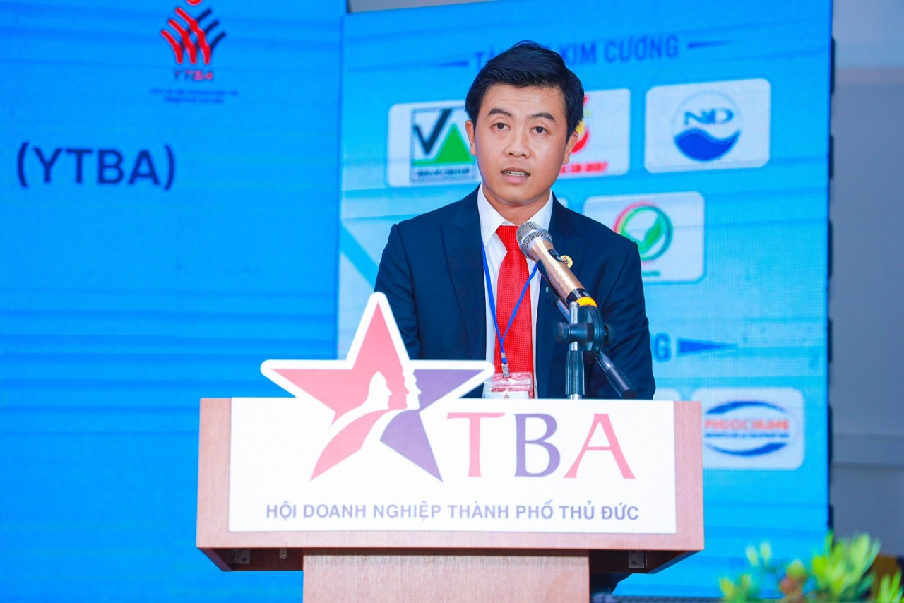 Anh Nguyễn Trường Duy Giám Đốc Công Ty TNHH Thương Mại Dịch Vụ T&D phát biểu tại Đại hội Câu lạc bộ Doanh nhân trẻ TP. Thủ Đức (YTBA) Nhiệm kỳ 2024 – 2027