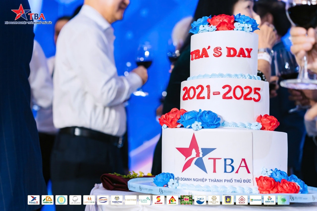 Buổi tiệc giao lưu trong khuôn khổ lễ kỷ niệm, thể hiện không khí trang trọng và ấm cúng giữa các hội viên, lãnh đạo và khách mời.