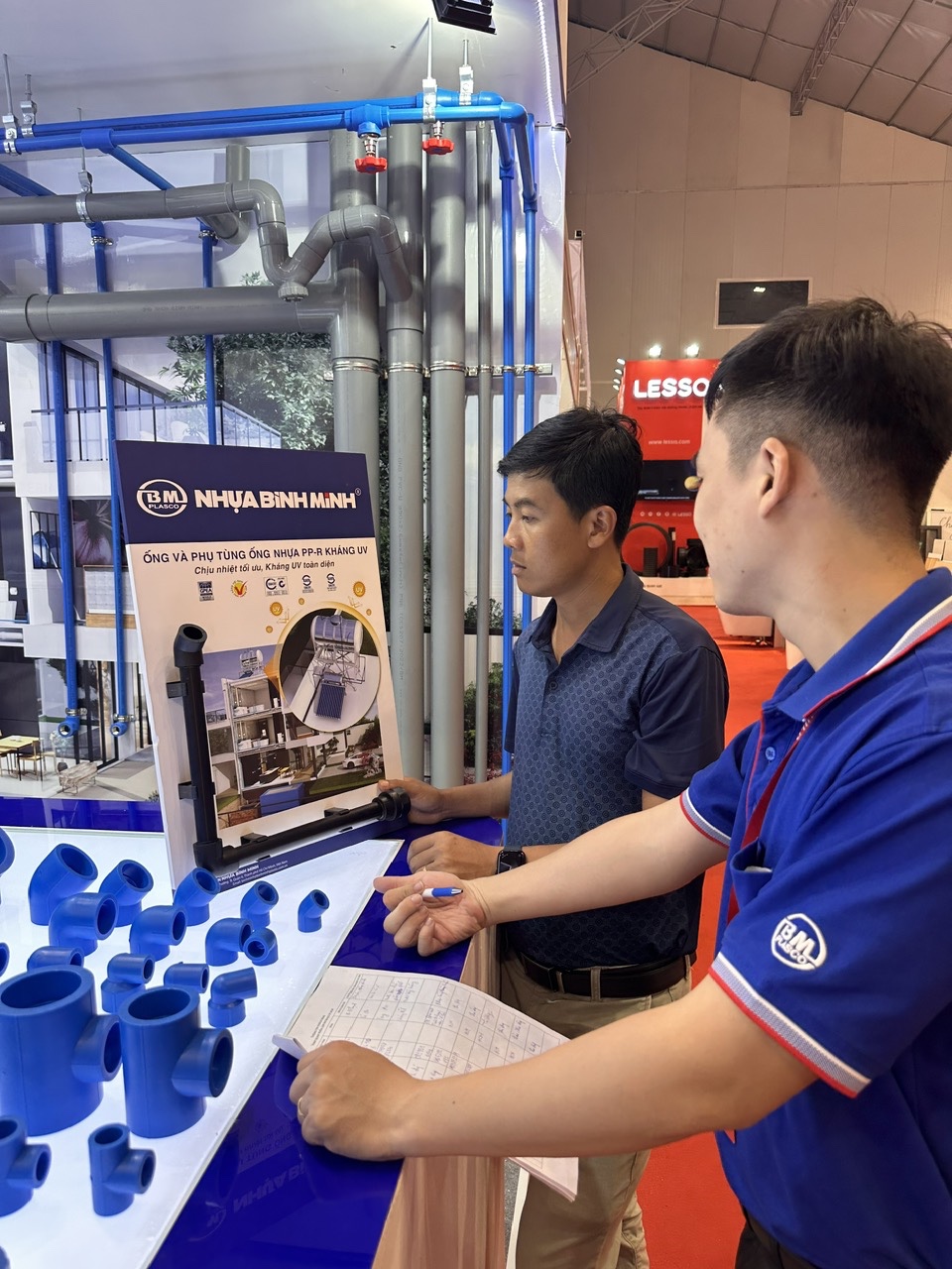 Đại diện Xây Nhà Xanh Làm việc cùng Nhựa Bình Minh – thương hiệu ống nhựa hàng đầu Việt Nam.