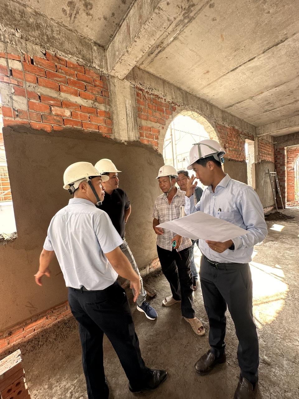 Hoàn thiện công trình xây nà xanh cùng anh Hoàng Văn Tiền