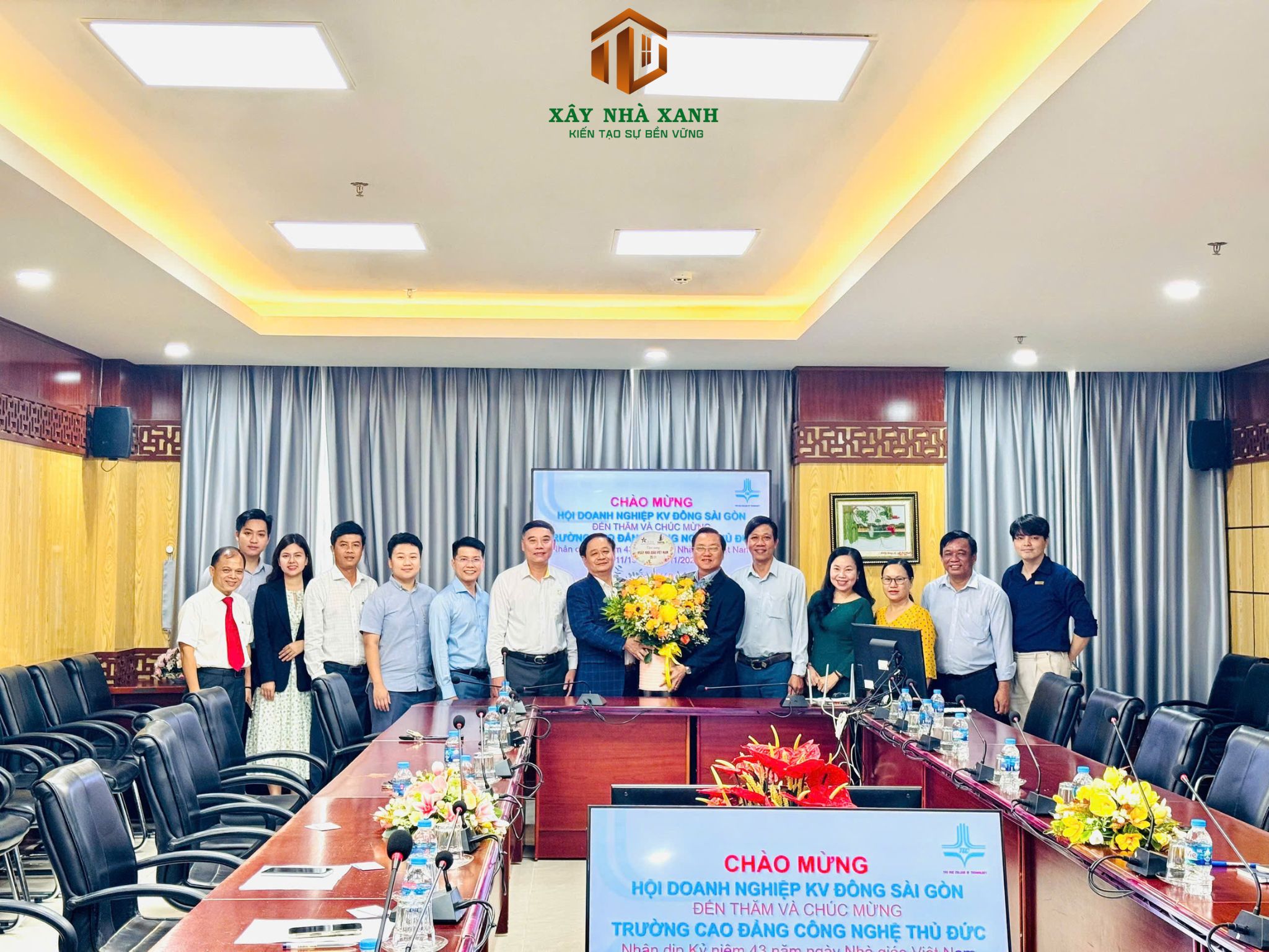 xây nhà xanh cùng ban giám hiệu trường cao đẳng công nghệ Thủ Đức 1