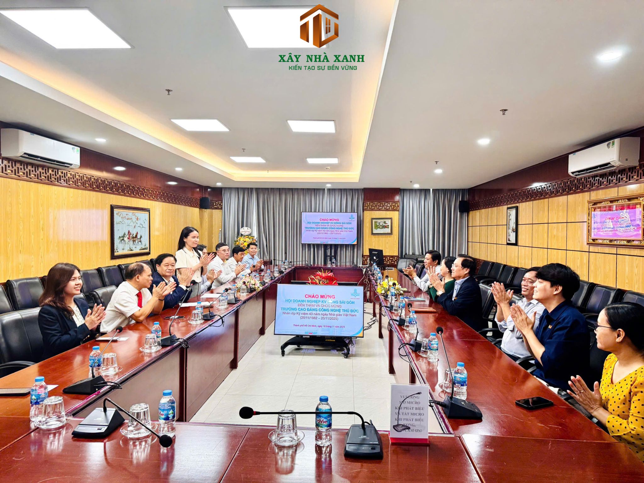 xây nhà xanh cùng ban giám hiệu trường cao đẳng công nghệ Thủ Đức 2