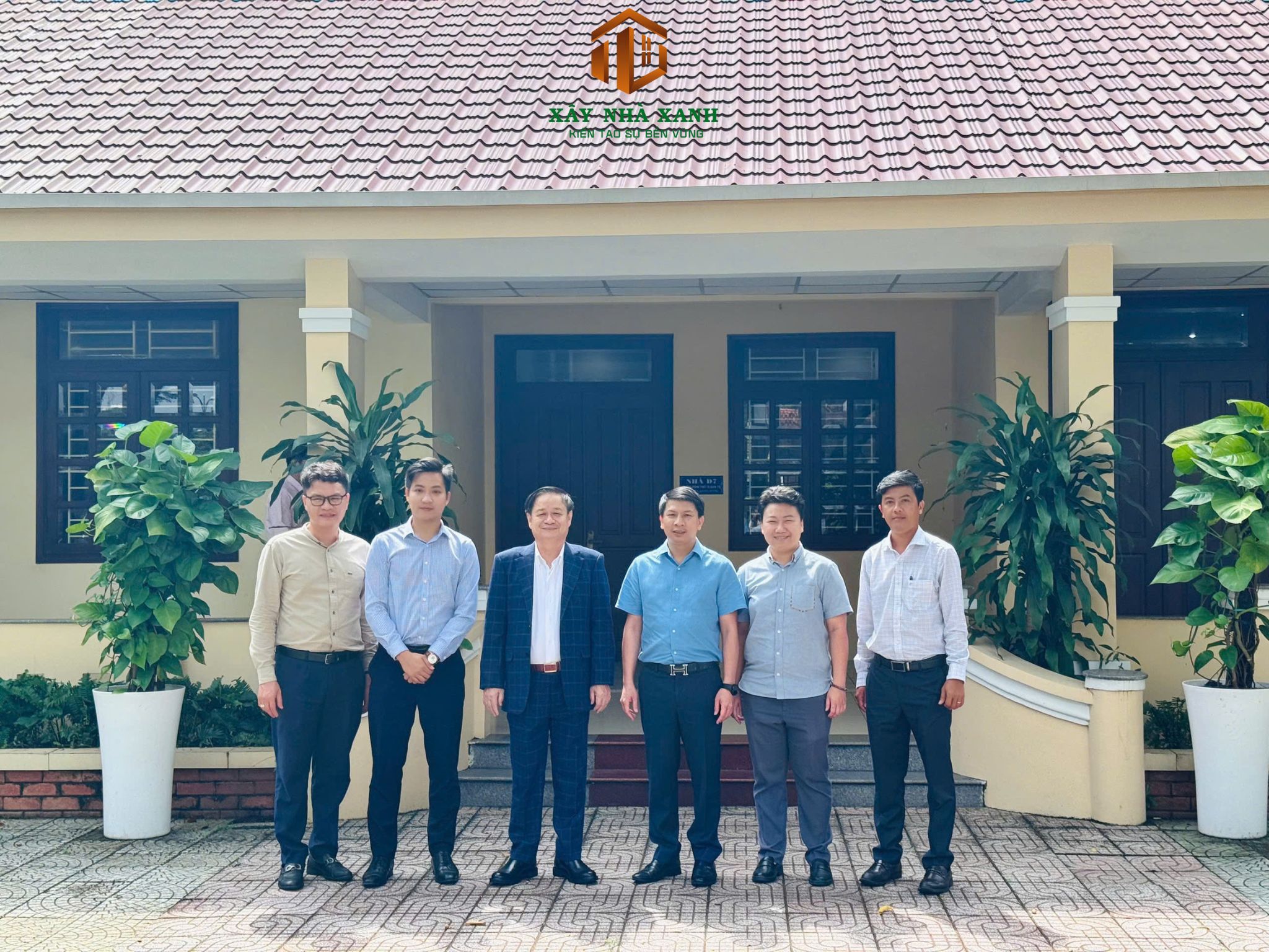 xây nhà xanh cùng ban giám hiệu trường đại học giao thông vận tải 2